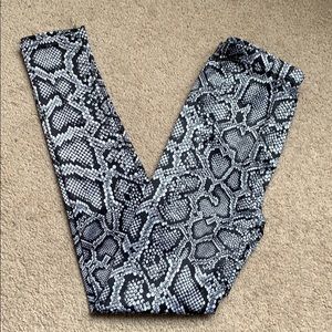 Snake print leggings
